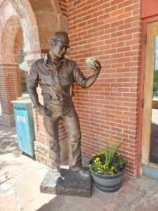 “High Grade” bronze larger-than-life statue by Gary Prazen.
